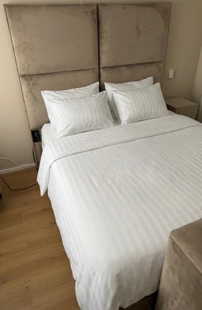 Tweepersoonsbed + TV LIFT, Verstelbaar, Beige, Tweepersoons, Ophalen of Verzenden