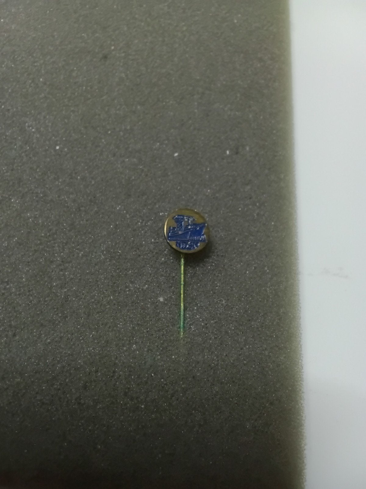 Metalen speldje van ""N.D.S.M., Verzamelen, Speldjes, Pins en Buttons, Ophalen of Verzenden, Zo goed als nieuw