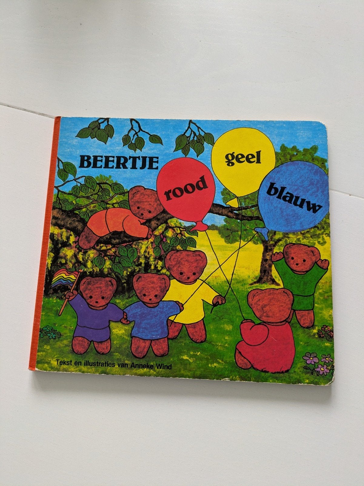 beertje rood geel blauw uit 1983, Boeken, Ophalen of Verzenden