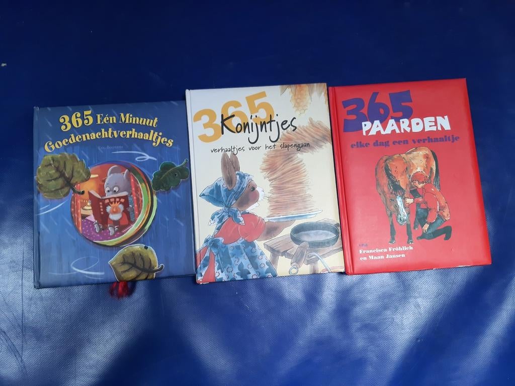 3 boeken met 365 verhalen., Boeken, Ophalen of Verzenden, Gelezen