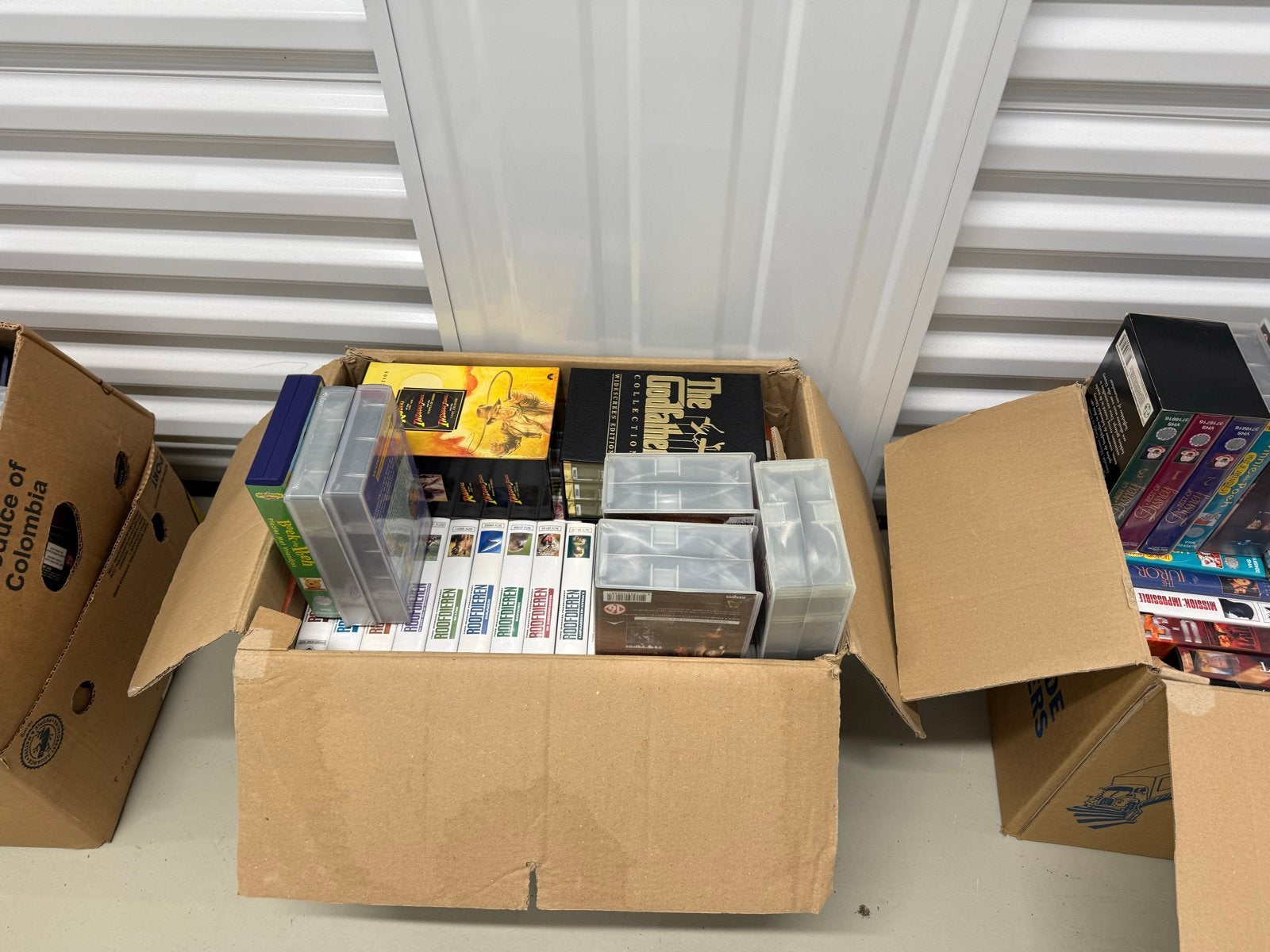 Dozen vol videobanden en dvd’s, Cd's en Dvd's, VHS | Film, Ophalen, Gebruikt, Alle leeftijden, Overige genres