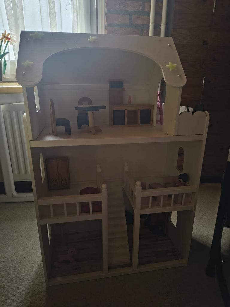Mooi houten poppenhuis met meubels, Ophalen, Gebruikt, Poppenhuis