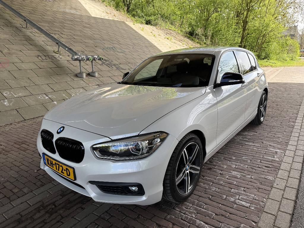 BMW 1-Serie 118i Parelmoer Wit, Apple Carplay, Onderhouden, Wit, Origineel Nederlands, 650 kg, Lichtsensor