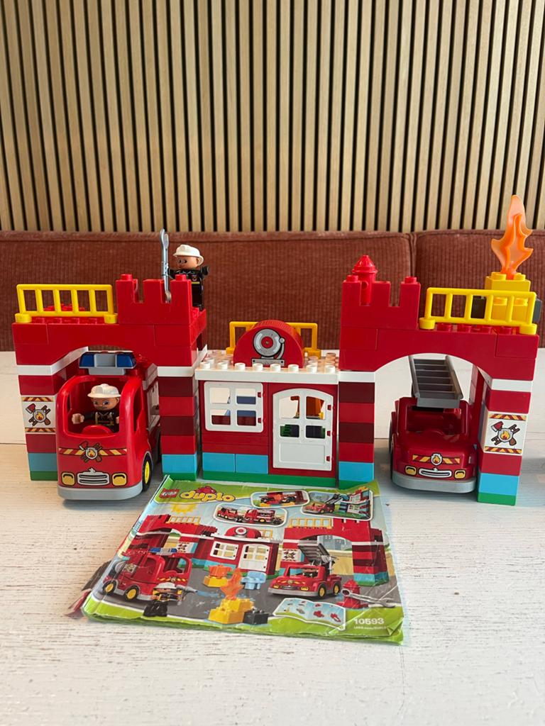 LEGO Duplo Brandweerkazerne (10593) met brandweerwagens, Ophalen of Verzenden, Zo goed als nieuw, Compleet, Duplo