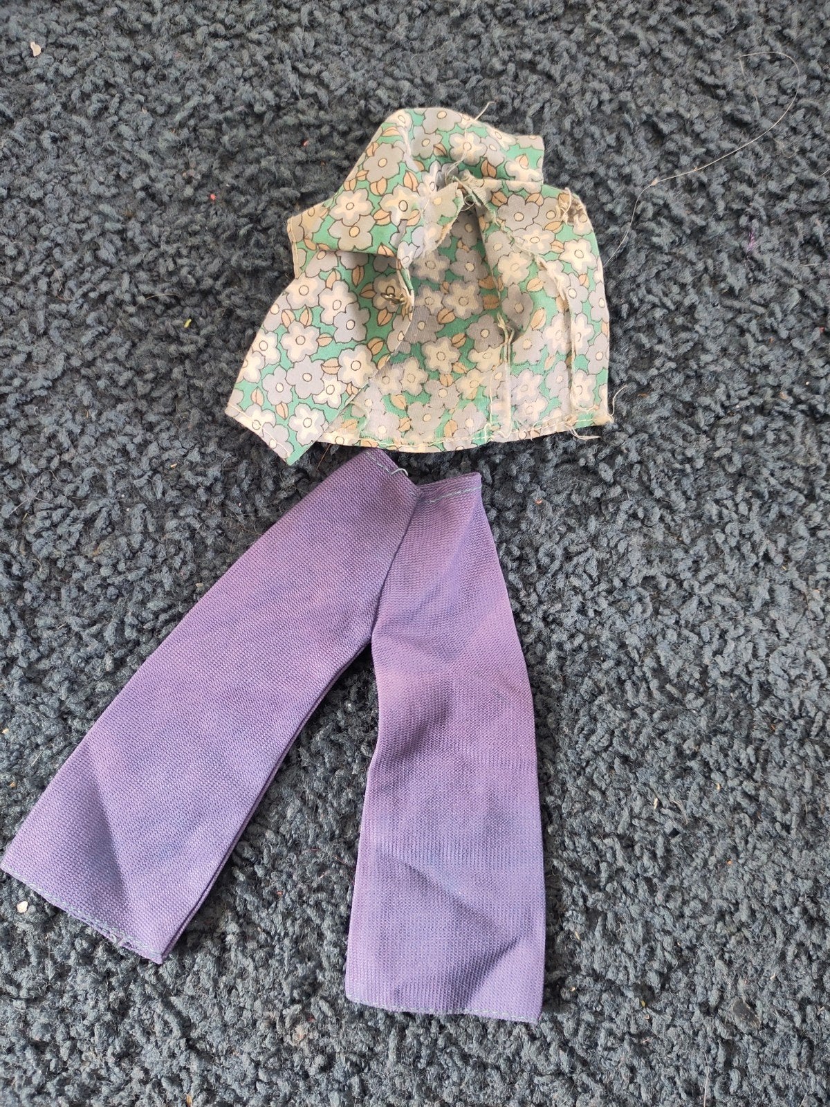Barbie blouse en broek, Ophalen of Verzenden, Zo goed als nieuw, Kleertjes