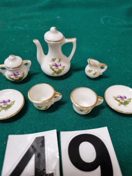 mini servies paarse bloem, Antiek en Kunst, Antiek | Servies compleet, Ophalen of Verzenden