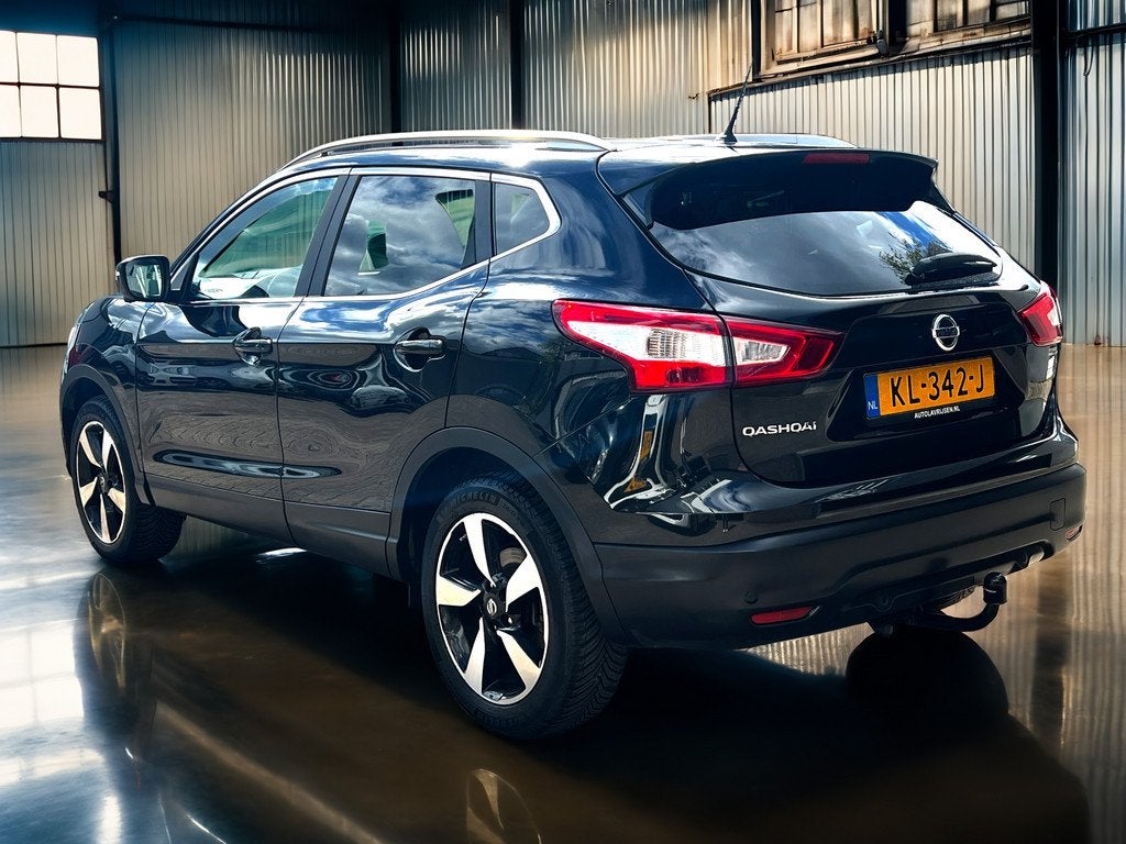 Nissan Qashqai 1.2 Connect Edition 3d cam_Trekh_Panoramadak, Gebruikt, 4 cilinders, 116 pk, Zwart
