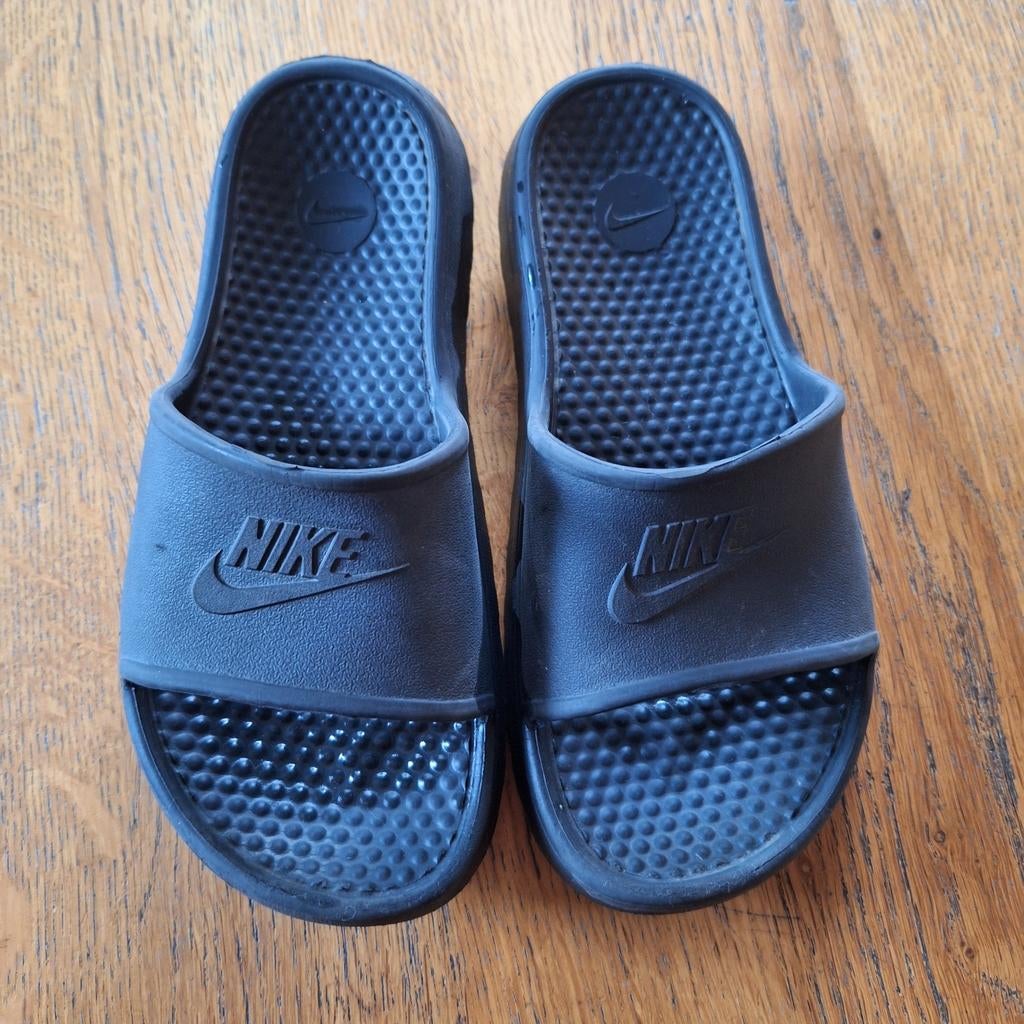 Nike maat 36 badslippers zwart goede staat vallen klein zgan, NIKE, Gebruikt, Jongen of Meisje, Overige typen