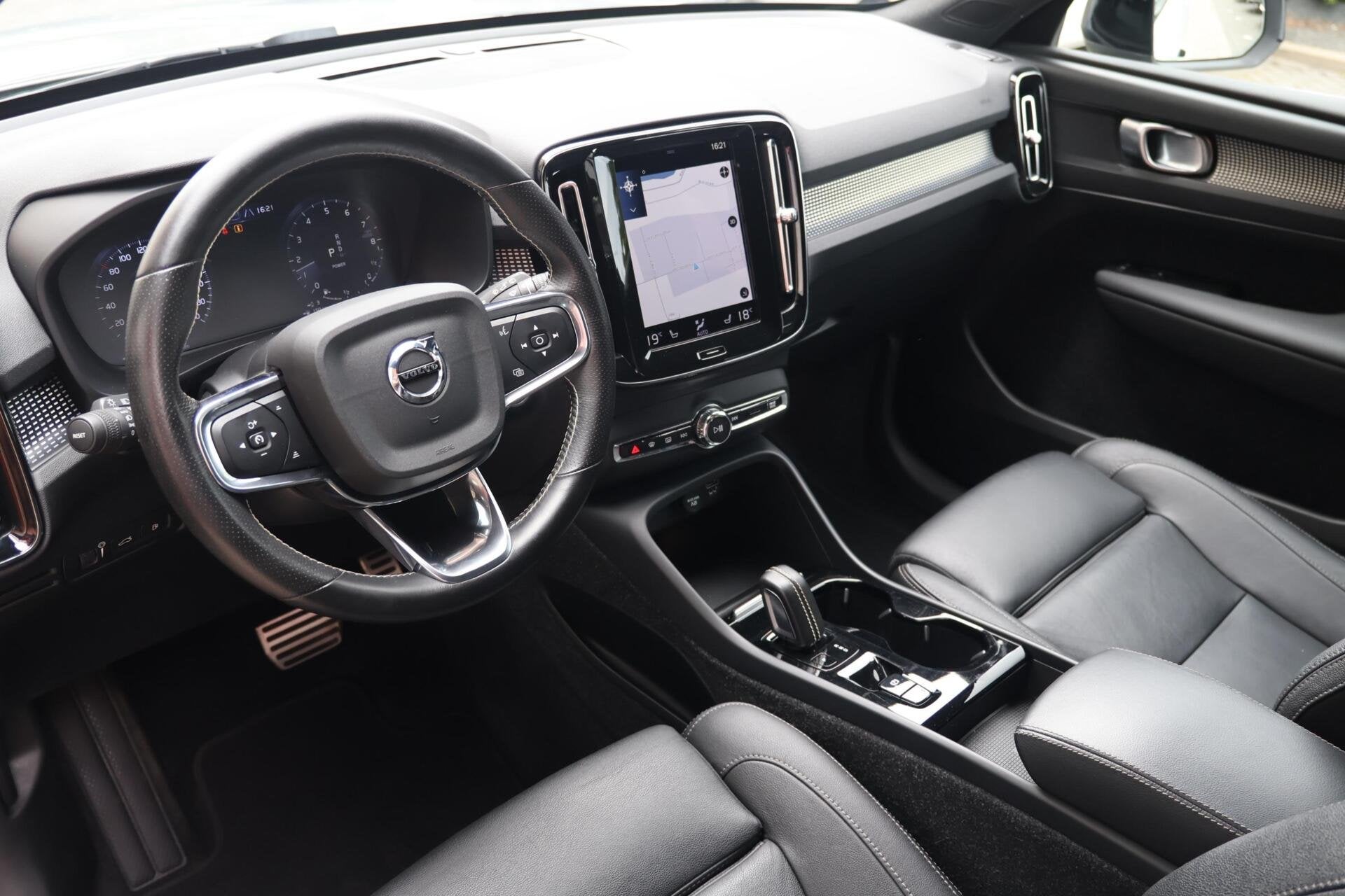 Foto 20 van Volvo XC40 T4 Recharge R-Design | Stoelverwarming | Trekhaak