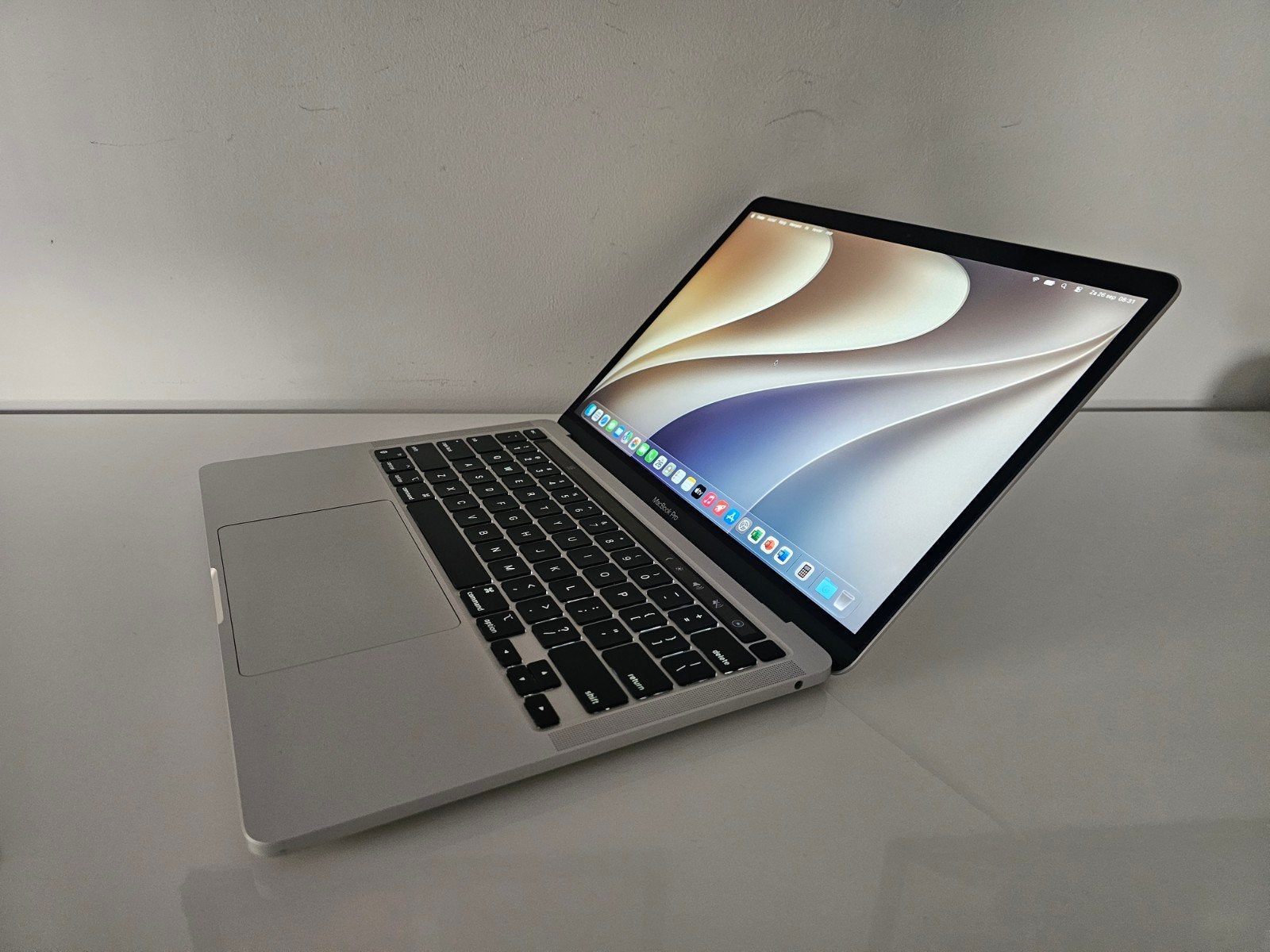 Macbook Pro 13" 2020 M1 chip / 16GB / 512GB / Touchbar