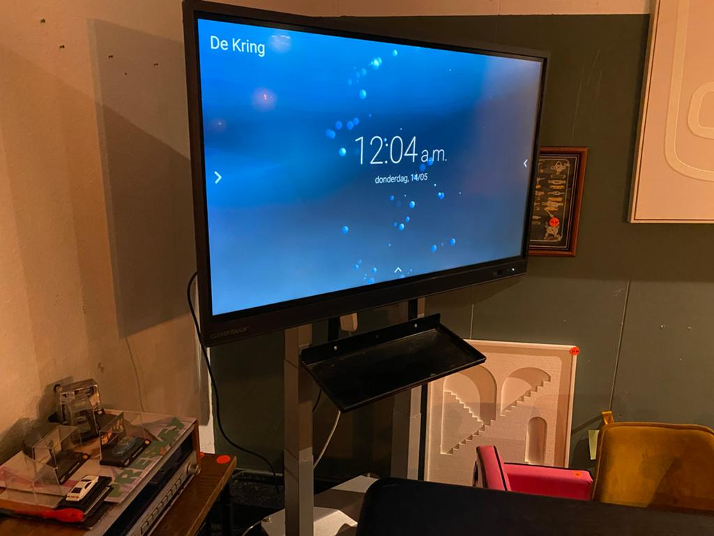 Touchscreen 55 inch 4 k LED-scherm met standaard - Gebruikt, LED, 50 Hz, Zo goed als nieuw, 100 cm of meer