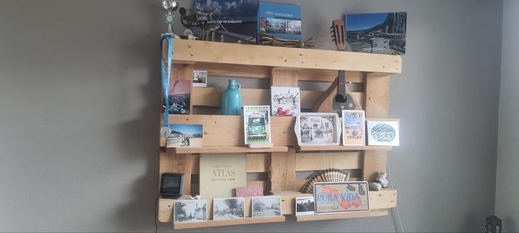 Wanddecoratie: pallet met plankjes - Industrieel Desig, Huis en Inrichting, Woonaccessoires | Wanddecoraties, Ophalen of Verzenden