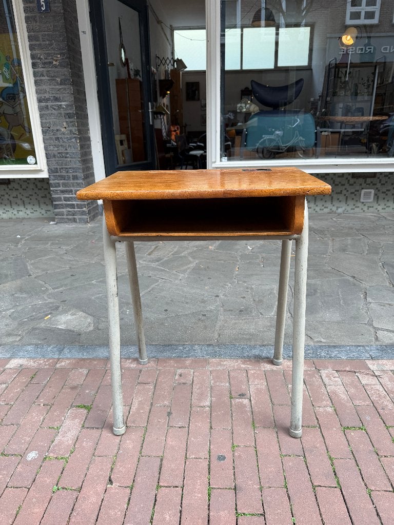 Vintage houten lessenaar, schooltafel, bijzettafel jaren 50, Ophalen