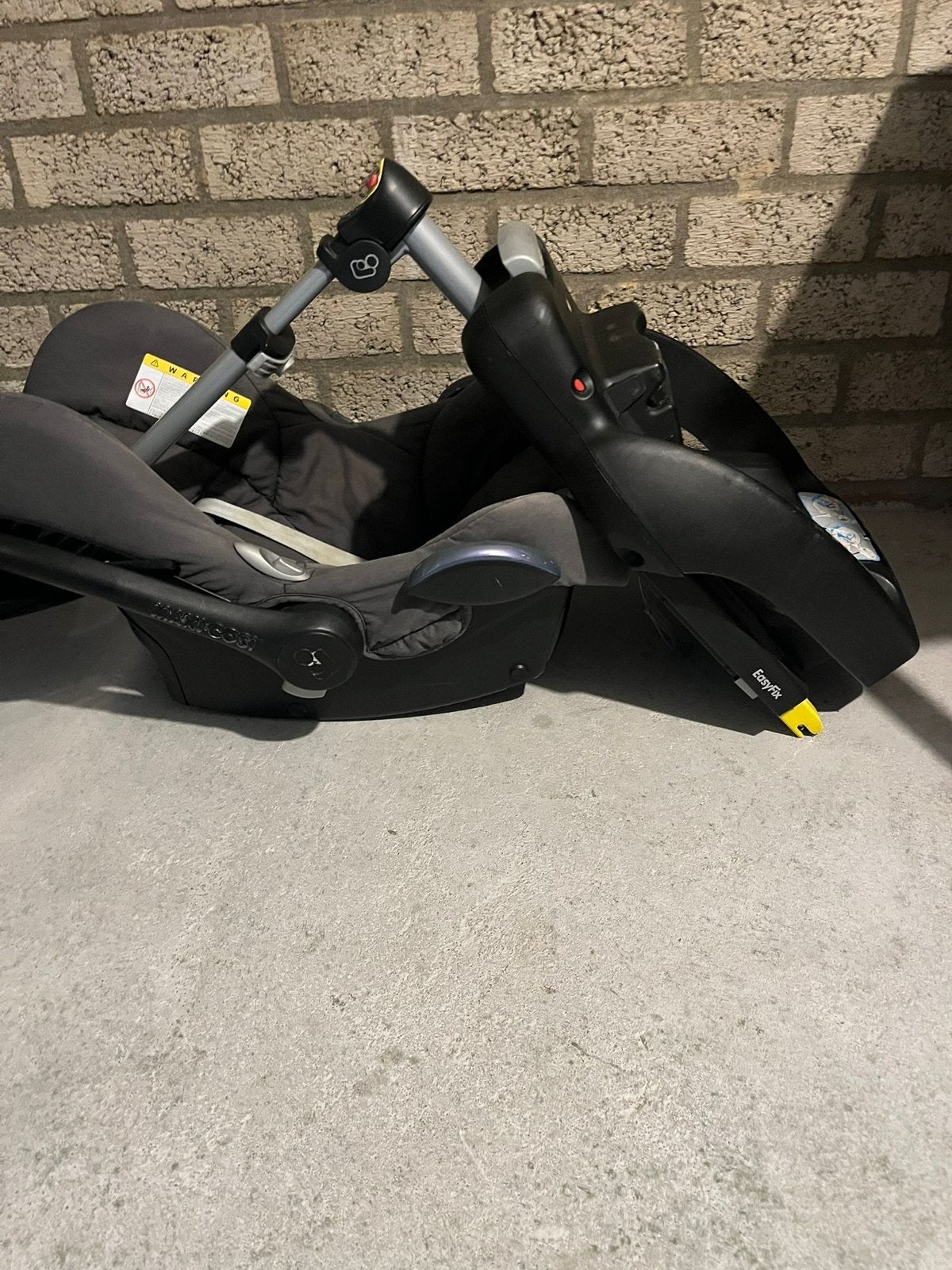 Maxi-Cosi autostoel met EasyFix base, Ophalen, Autogordel of Isofix, Gebruikt, Zijbescherming