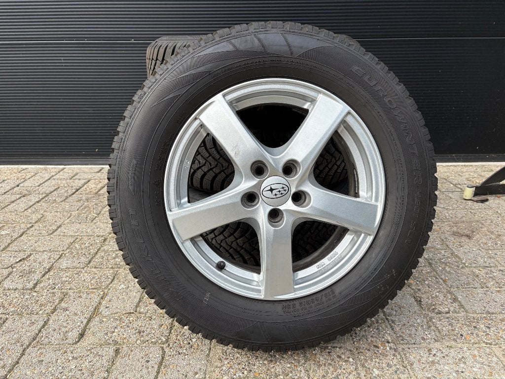16 inch velgen + winterbanden – Subaru Forester – Falken, Auto-onderdelen, Ophalen, 16 inch, Banden en Velgen, Winterbanden