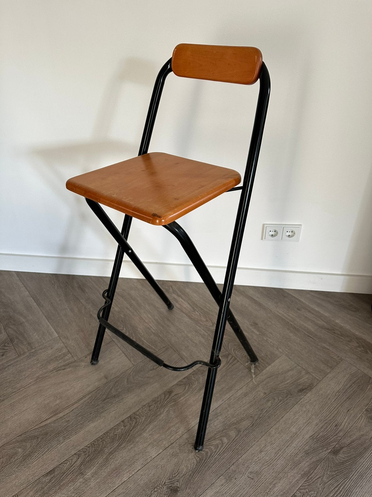 IKEA Franklin inklapbare barkruk met houten zitting, Huis en Inrichting, 1 kruk, Ophalen, Zo goed als nieuw, 60 tot 90 cm