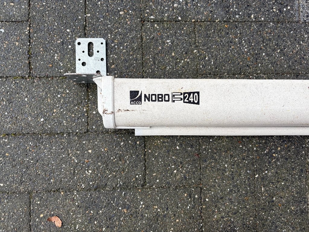 Beamerscherm ACCO NOBO F240, Ophalen, Elektrisch, Gebruikt