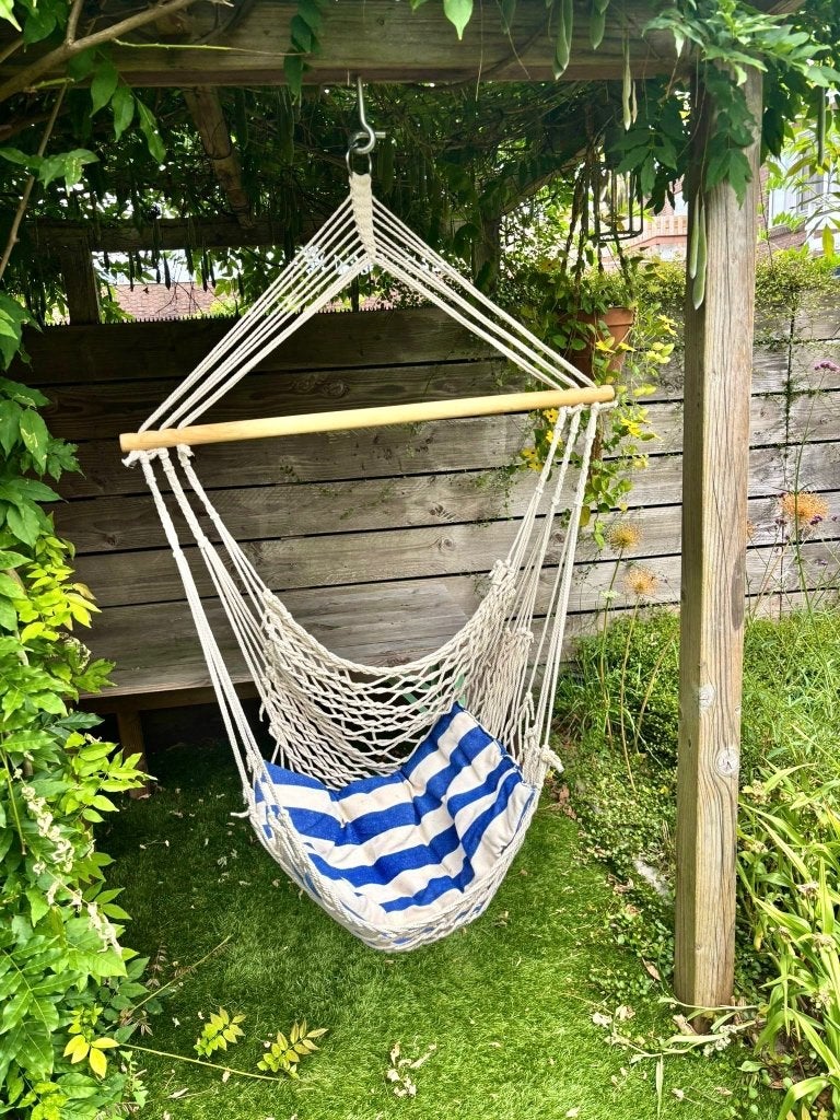 Hangstoel macramé met blauw/wit gestreept kussen, Ophalen, Zo goed als nieuw, Eenpersoons, Binnen