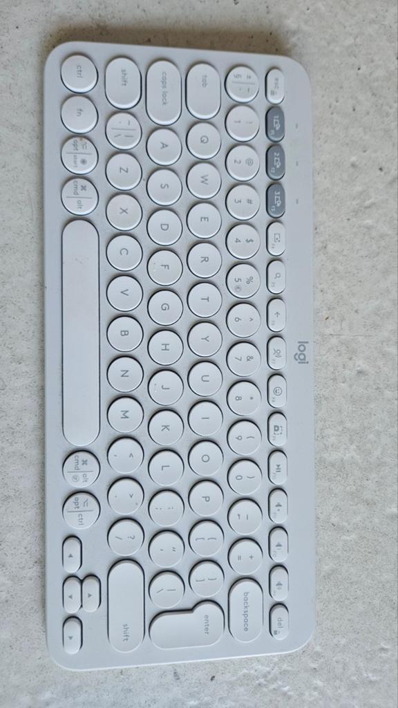 Logitech Pebble Keys 2 K380s Draadloos Toetsenbord, Computers en Software, Toetsenborden, Logitech, Ophalen of Verzenden, Zo goed als nieuw