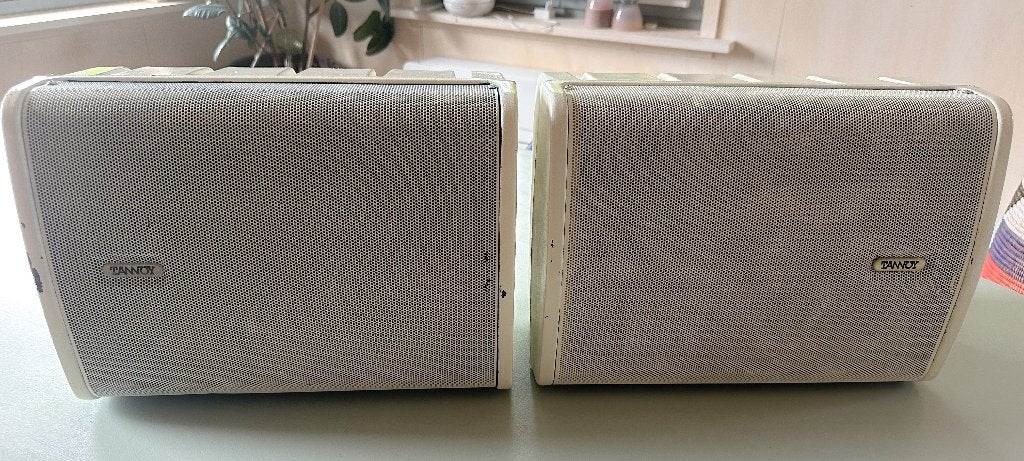 Tannoy Professional i8 AW dual concentric + ophangbeugels, Overige merken, Gebruikt, Ophalen of Verzenden, 120 watt of meer