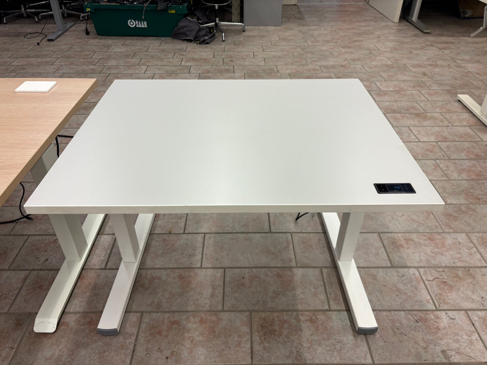 Elecktrich bureau 100x80, Ophalen, Nijverheidsweg 13b, Zo goed als nieuw, Gnr trading