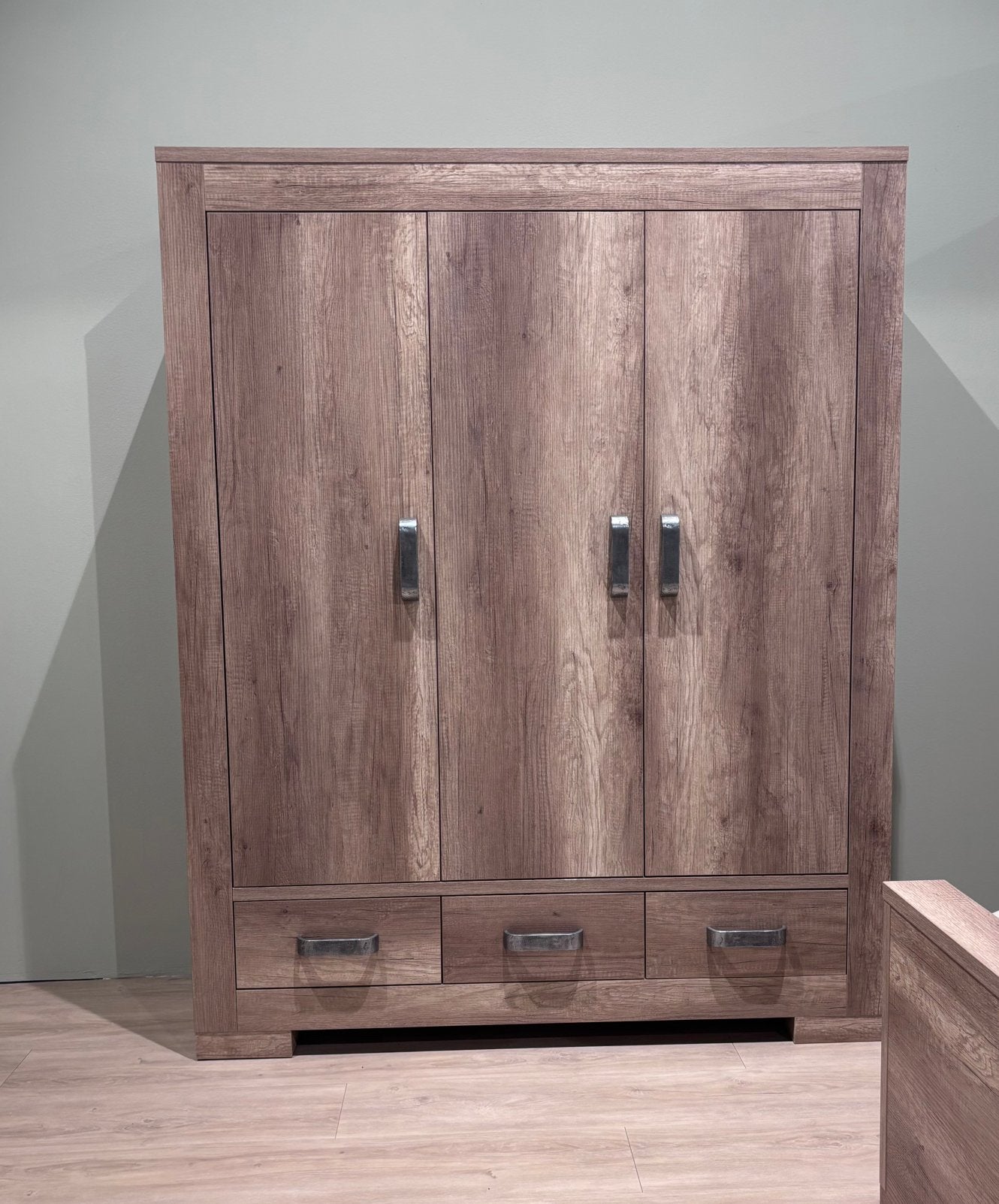 Kidsmill Brent Oldwood kledingkast 3-deurs showmodel!, Ophalen, Kast, 50 tot 70 cm, 105 cm of meer