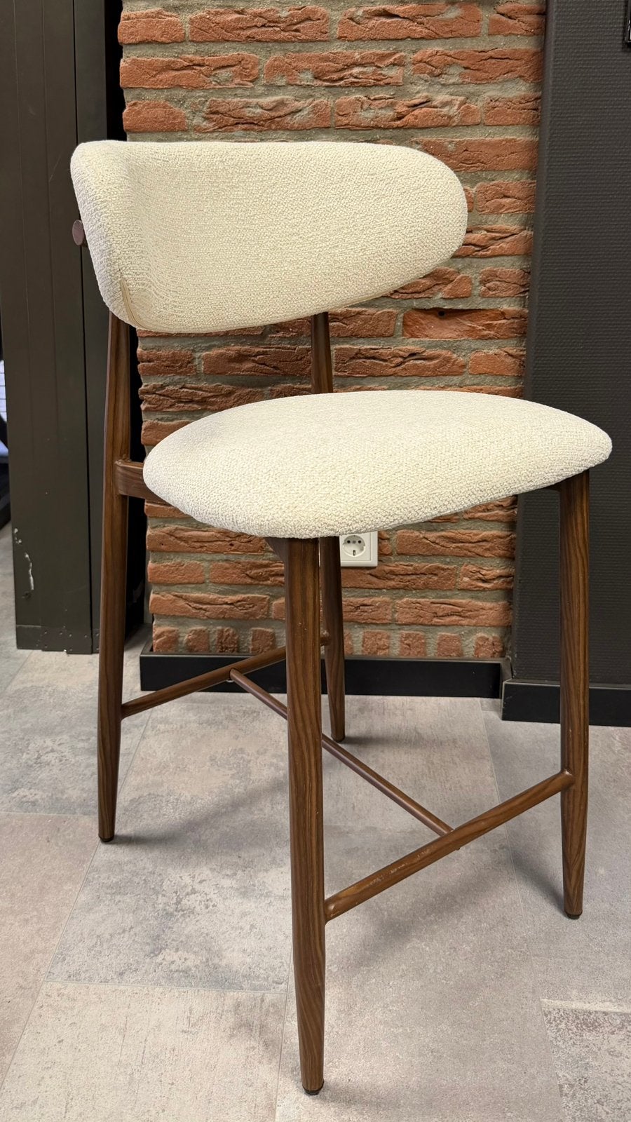 Barstoelen Japandi stijl Beige/Taupe Walnoot, Ophalen, 5 krukken of meer, Met voetsteun, 60 tot 90 cm