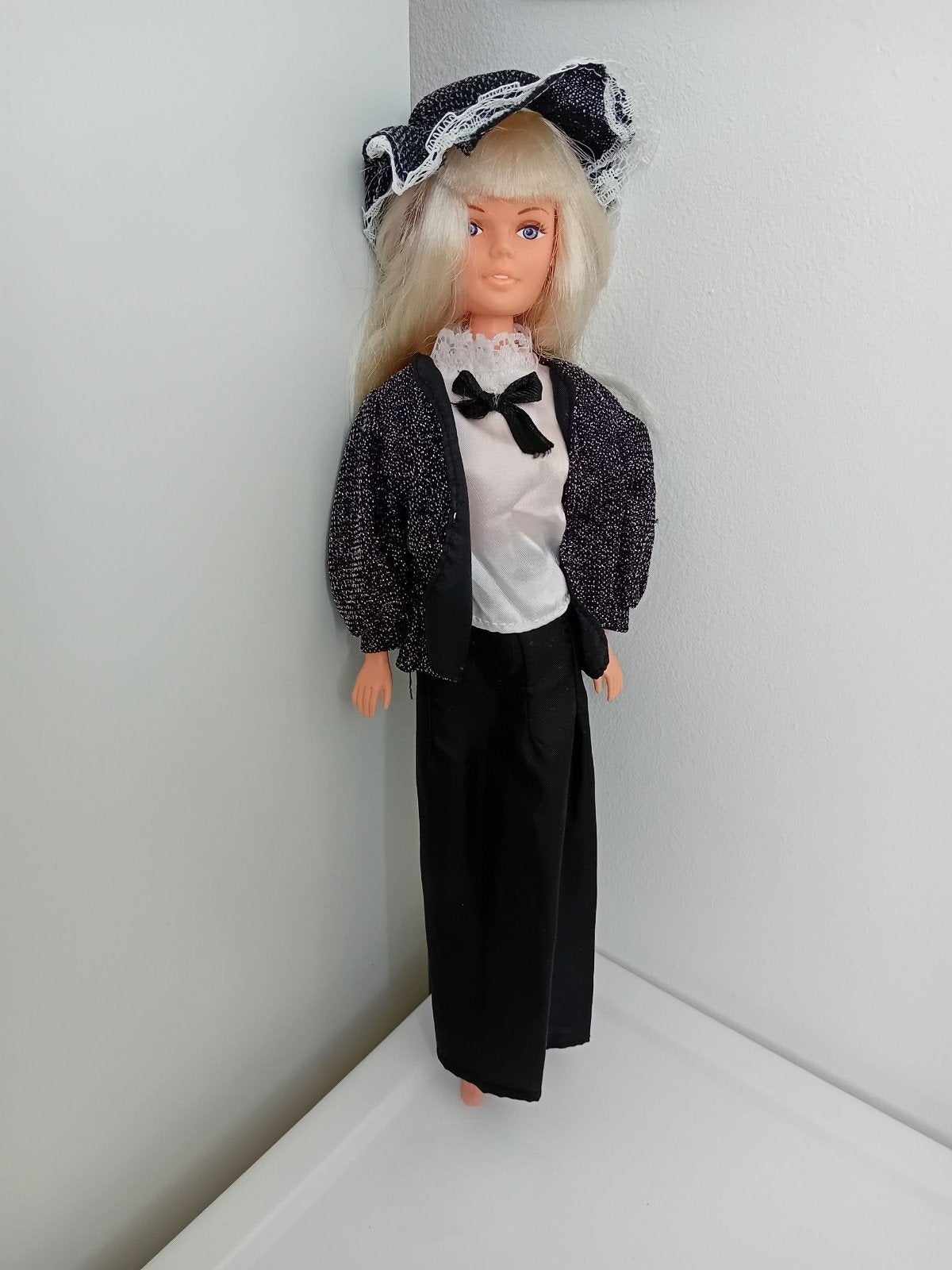 Vintage pop met hoed en elegante outfit, Ophalen, Gebruikt, Barbie
