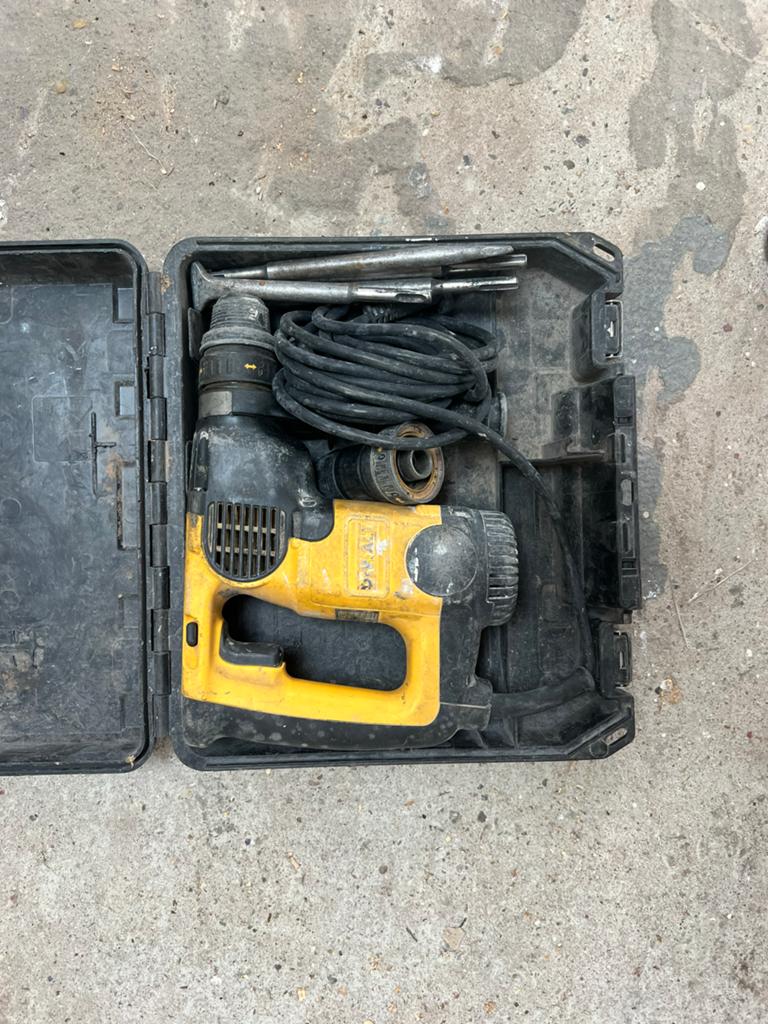DeWalt Boorhamer met accessoires, Doe-het-zelf en Verbouw, Gereedschap | Boormachines, Ophalen, Boor- en/of Breekhamer, Klopboormechanisme