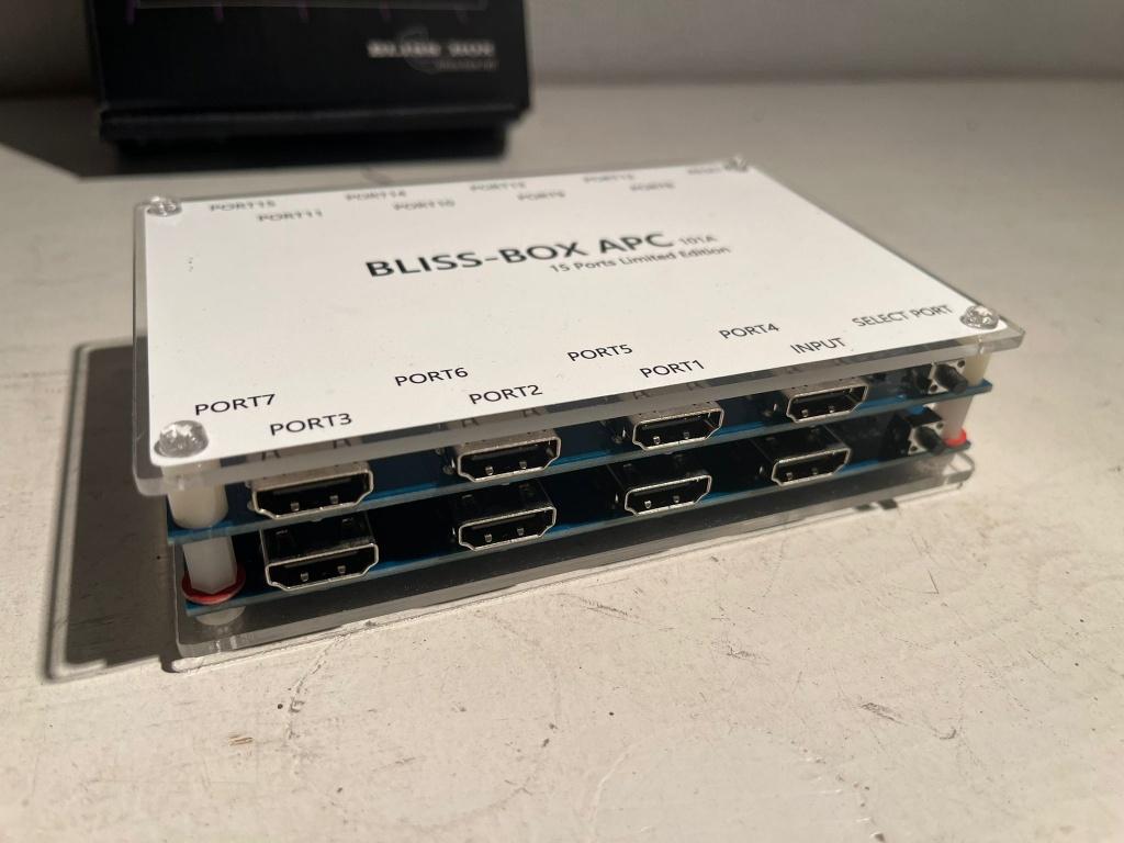 Nieuwe Bliss-Box Ultimate (Gamer-Pro + APC 101A + 10 kabels), Ophalen of Verzenden, Zo goed als nieuw