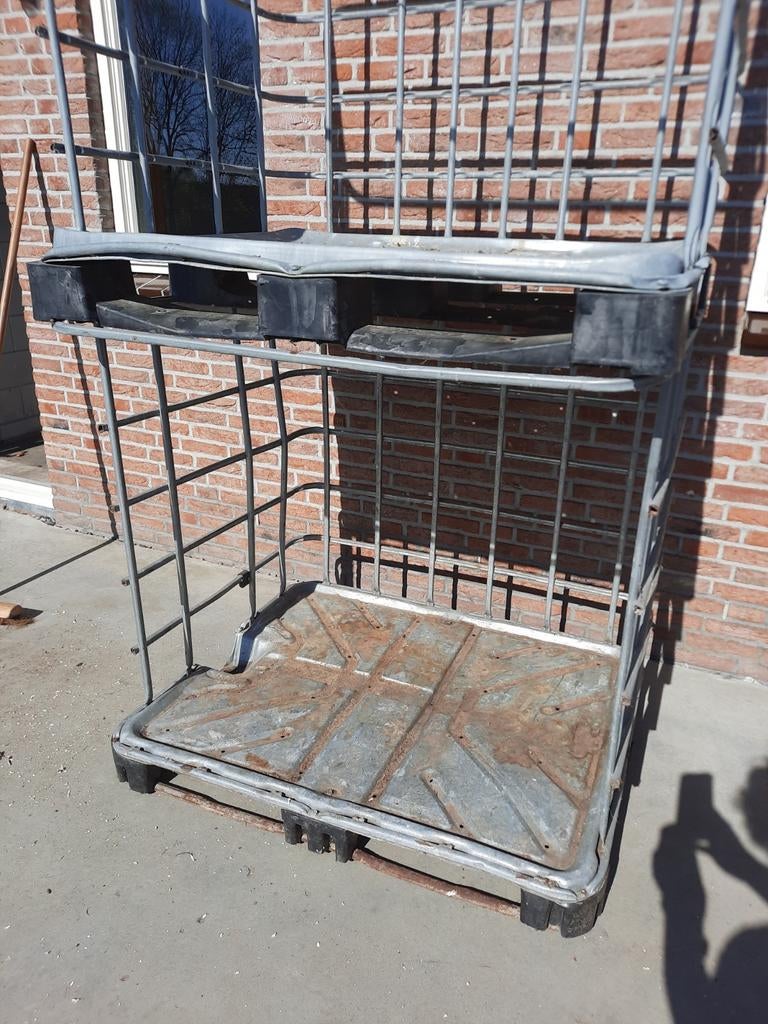 IBC kratten; totaal 4 kratten. Prijs is per stuk, Ophalen, Gebruikt, 100 cm of meer, 60 cm of meer