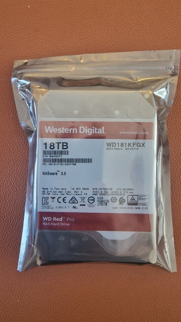 Western Digital Red Pro 18TB WD181KFGX 3.5" NAS HDD SATA., Computers en Software, Intern, Server, Western Digital (WD), Zo goed als nieuw