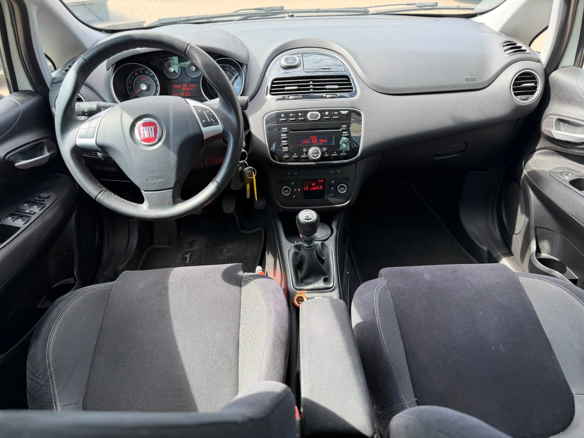 Fiat Punto Evo 0.9 TwinAir Lounge, Auto's, Fiat, Voorwielaandrijving, Dealer onderhouden, 101 pk, Gebruikt