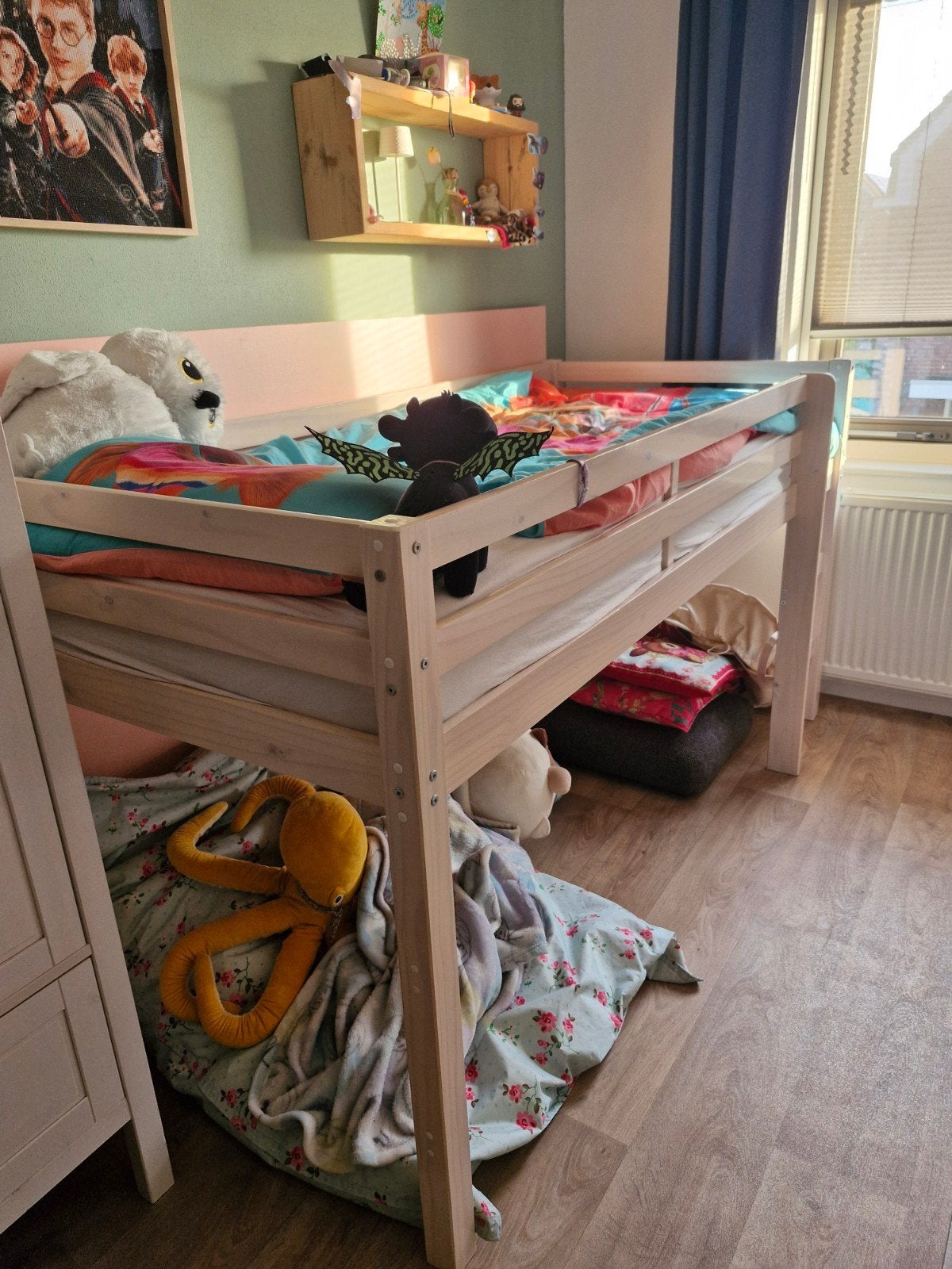 Halfhoogslaper 90x200cm met roze plank en lattenbodem, Ophalen, 85 tot 100 cm, Gebruikt, Lattenbodem