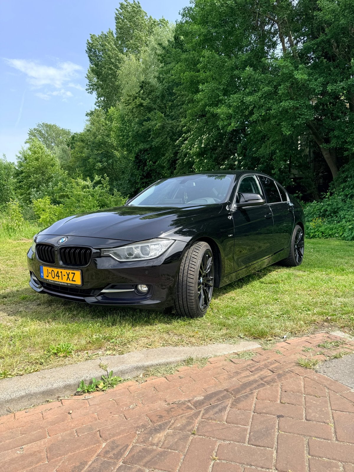 BMW 3-Serie 2.0 D 318 AUTOMAAT|XENON|SPORTLINE 2013 Zwart, Auto's, Automaat, 745 kg, 1995 cc, Zwart
