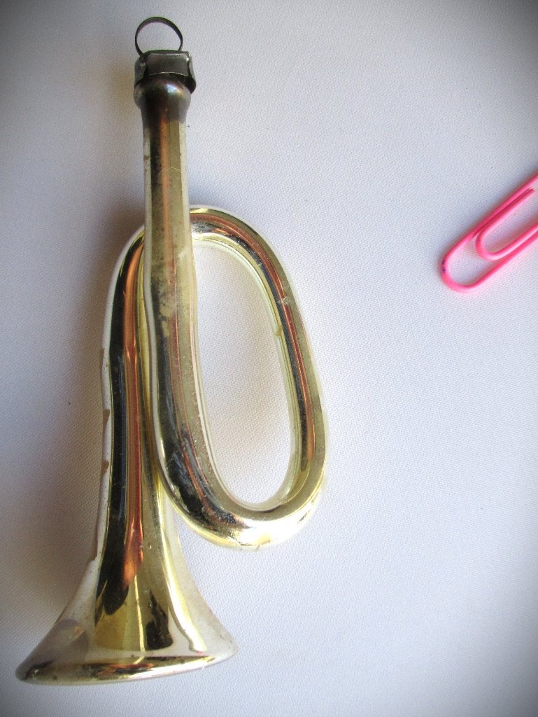 Trompet Kerst~Zilver kleur Kerstbal in vorm van trompetje, Ophalen of Verzenden, Zo goed als nieuw