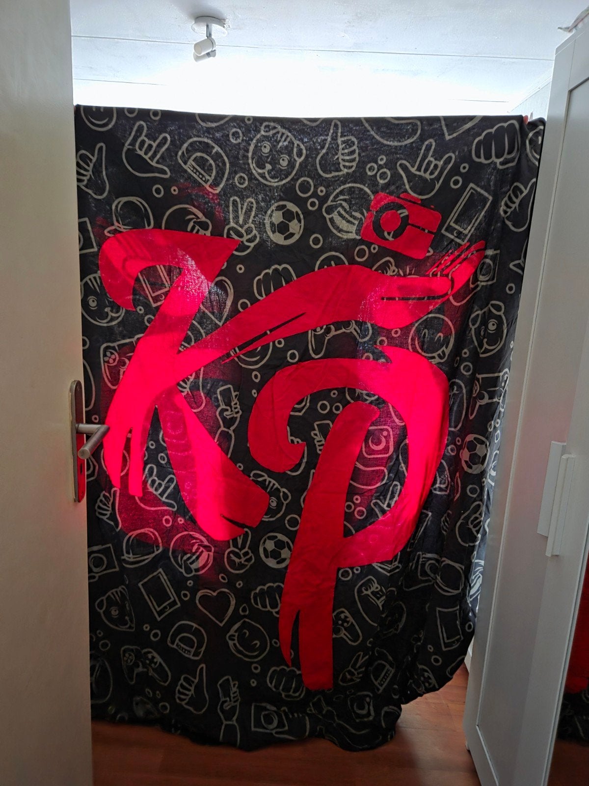 Knolpower dekbedovertrekset grijs/rood 140x200 cm, Kinderen en Baby's, Ophalen, Overige merken, Dekbedovertrek, Zo goed als nieuw