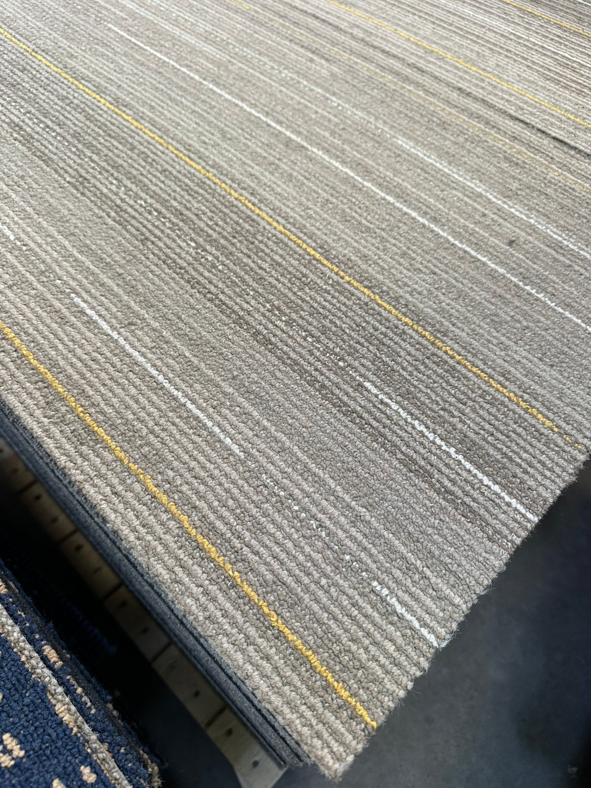 Tapijttegels beige met gele streep 50x100 cm / prijs per m2!, Ophalen, Gebruikt, Q, 75 m² of meer