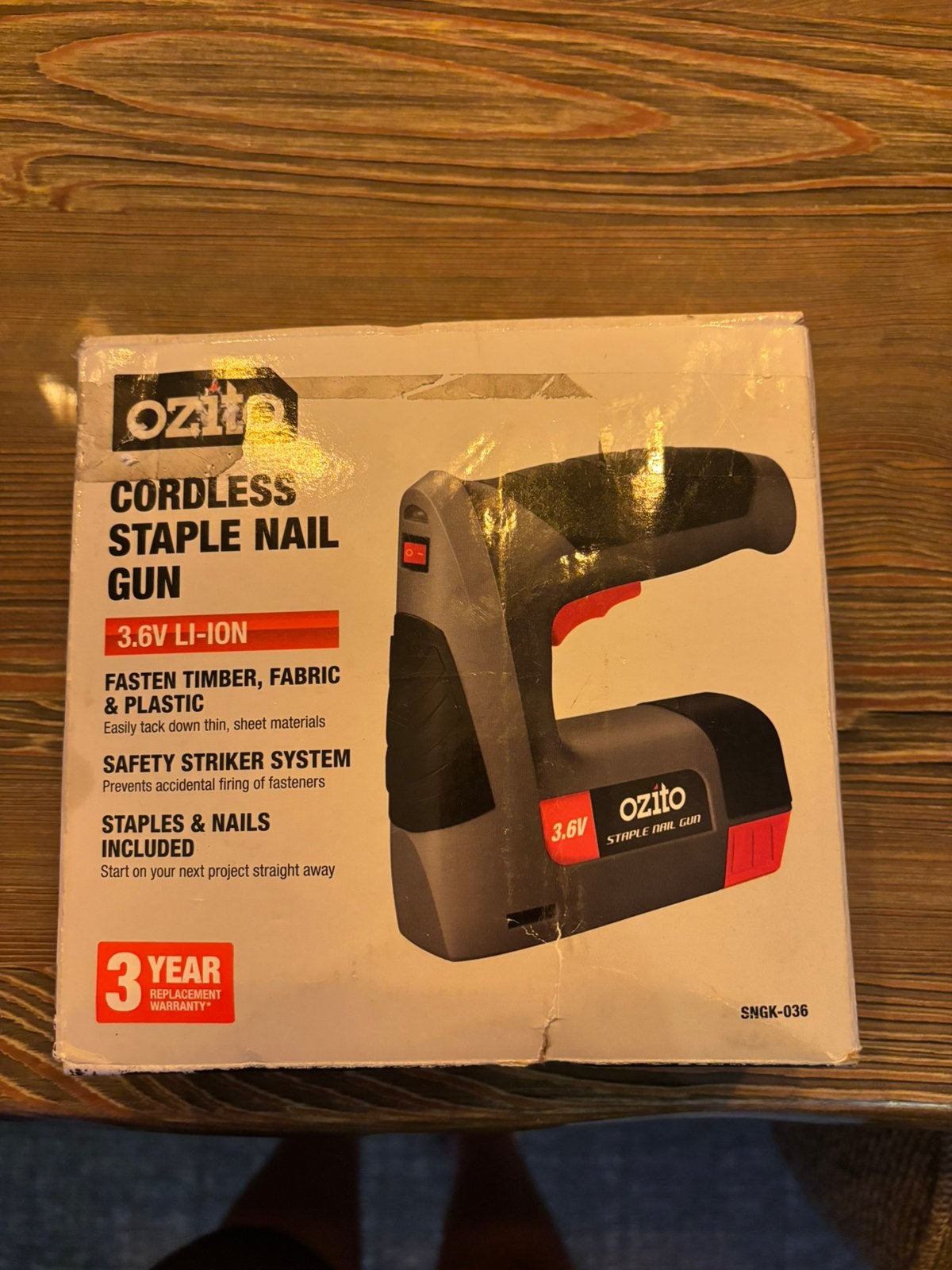 Ozito cordless staple nail gun, Ophalen of Verzenden, Zo goed als nieuw