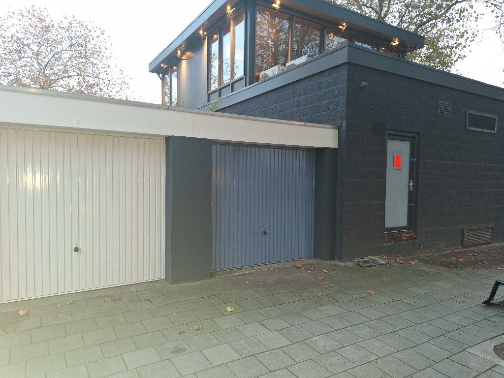 Zaandam: garage te huur tbv opslag / stalling, Amsterdam