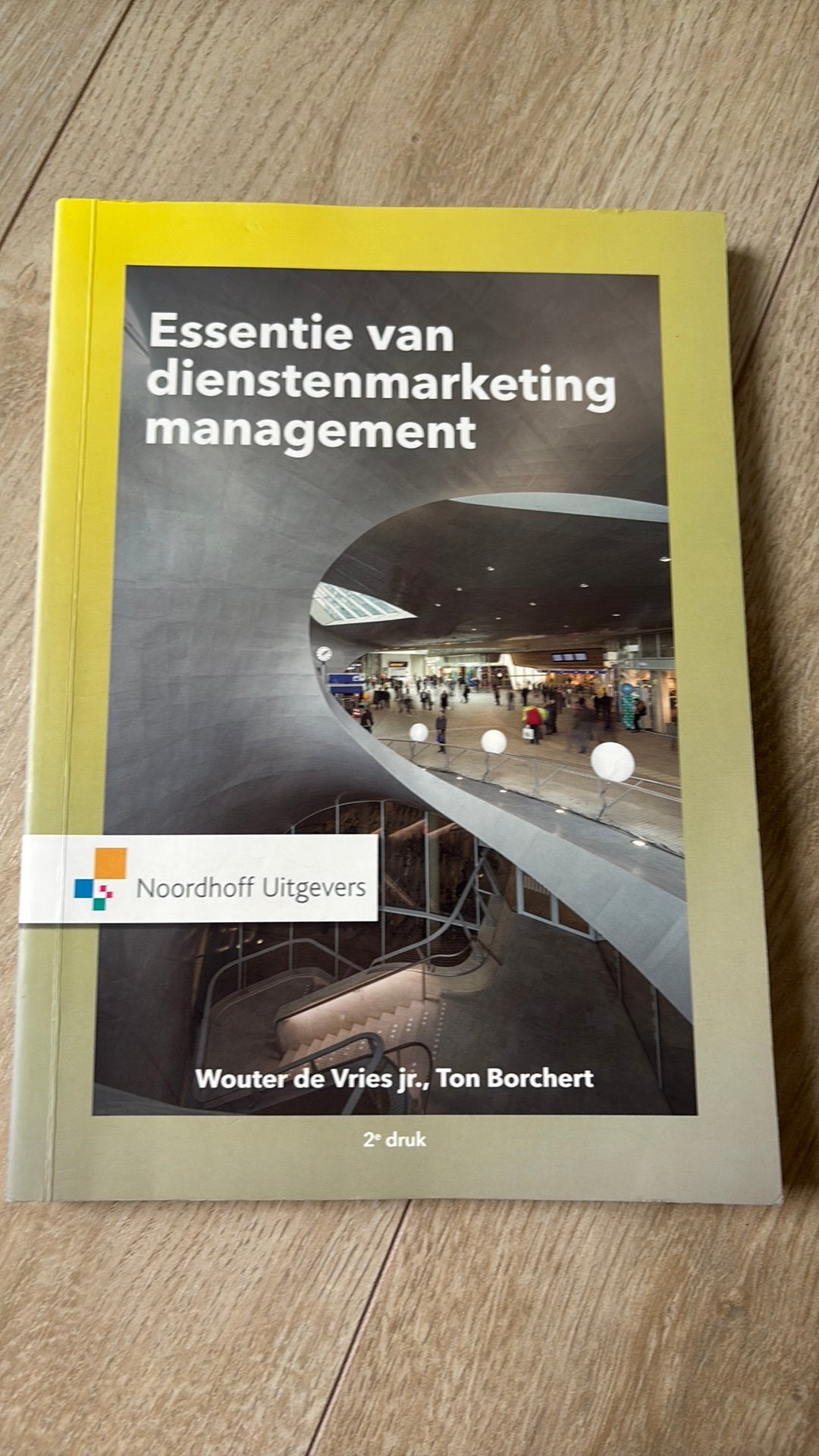 Ton Borchert - Essentie van dienstenmarketingmanagement, Sociale wetenschap, Ophalen of Verzenden, Zo goed als nieuw, Ton Borchert; Wouter de Vries
