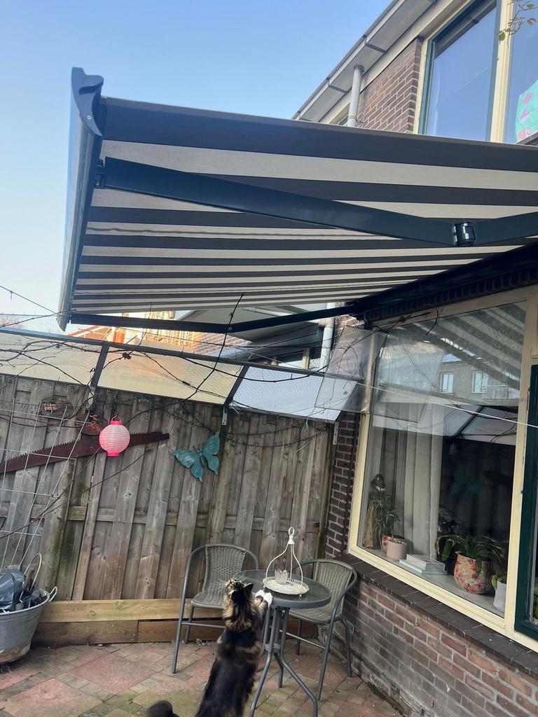 Somfy Knikarmscherm - Elektrisch bedienbaar zonnescherm, Ophalen, Pvc, 2 tot 4 meter, Zo goed als nieuw