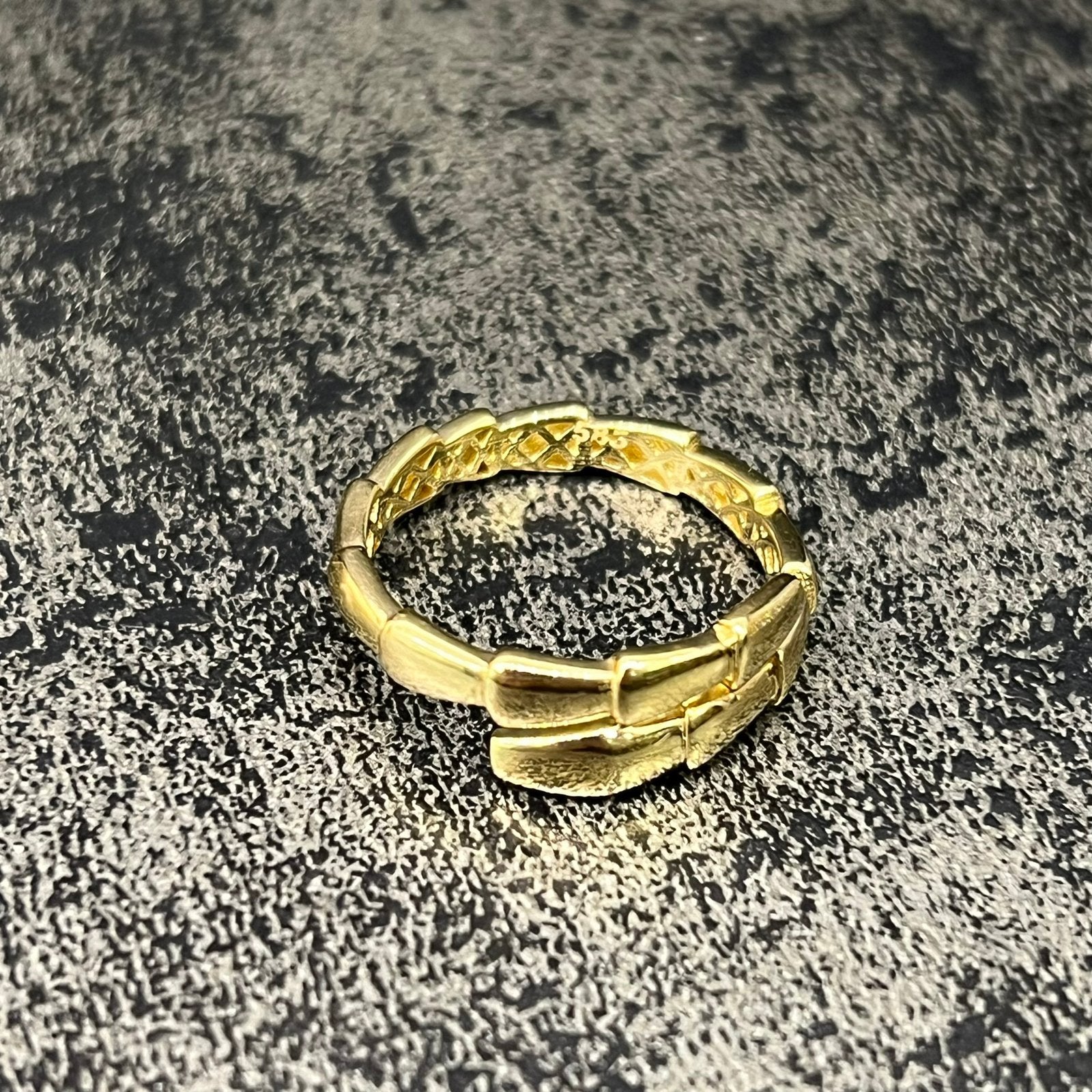 14k gouden ring slang model nieuw, Ophalen of Verzenden, Nieuw, Goud, Dame