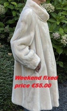 Mooie, met plooien wijd vallende faux fur crème jas L nieuw, Kleding | Dames, Ophalen of Verzenden, Nieuw, Beige