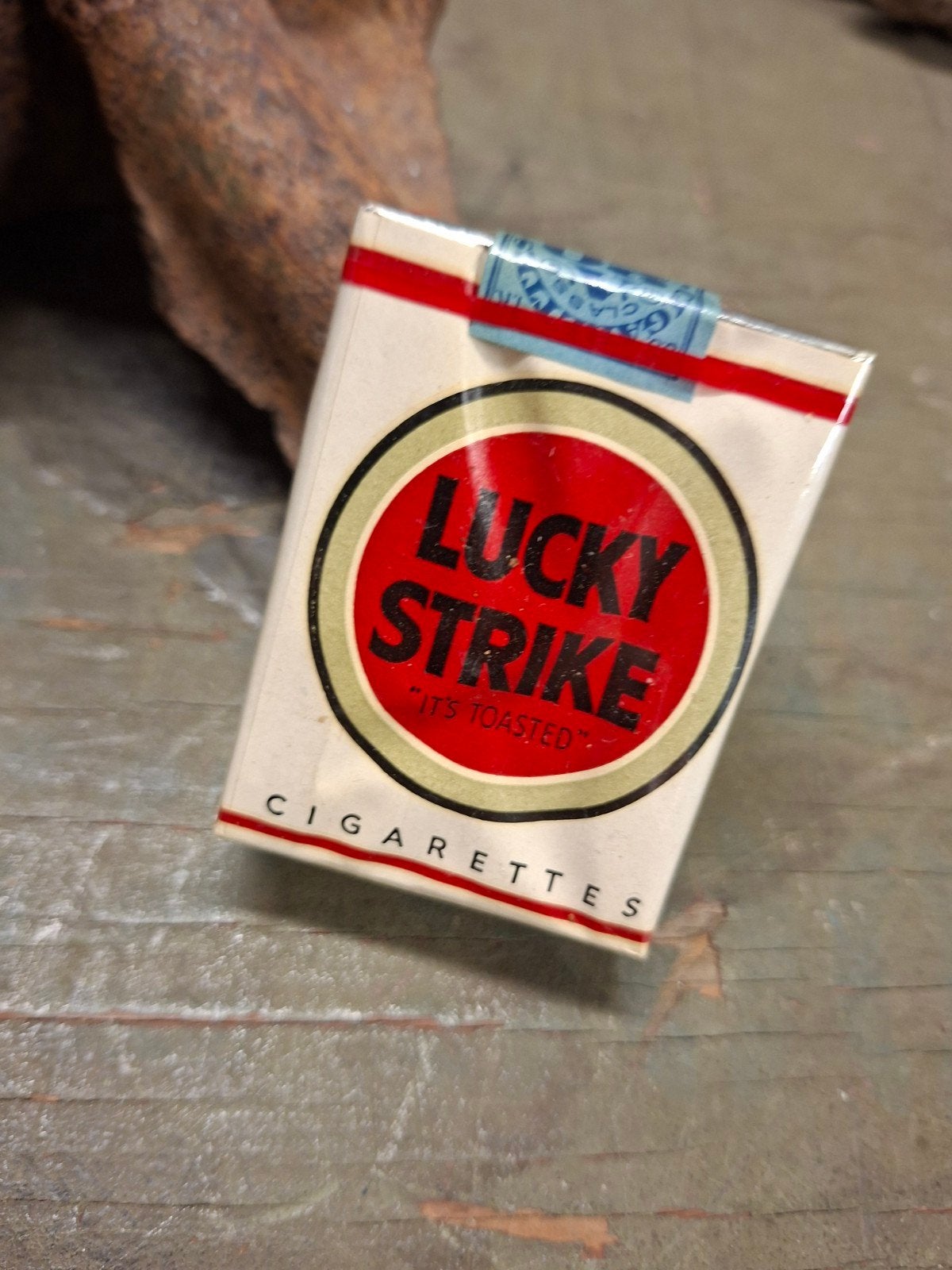WW2 US Luckt Strike cigarettes series 113, Verzamelen, Militaria | Tweede Wereldoorlog, Ophalen of Verzenden, Amerika, Embleem of Badge