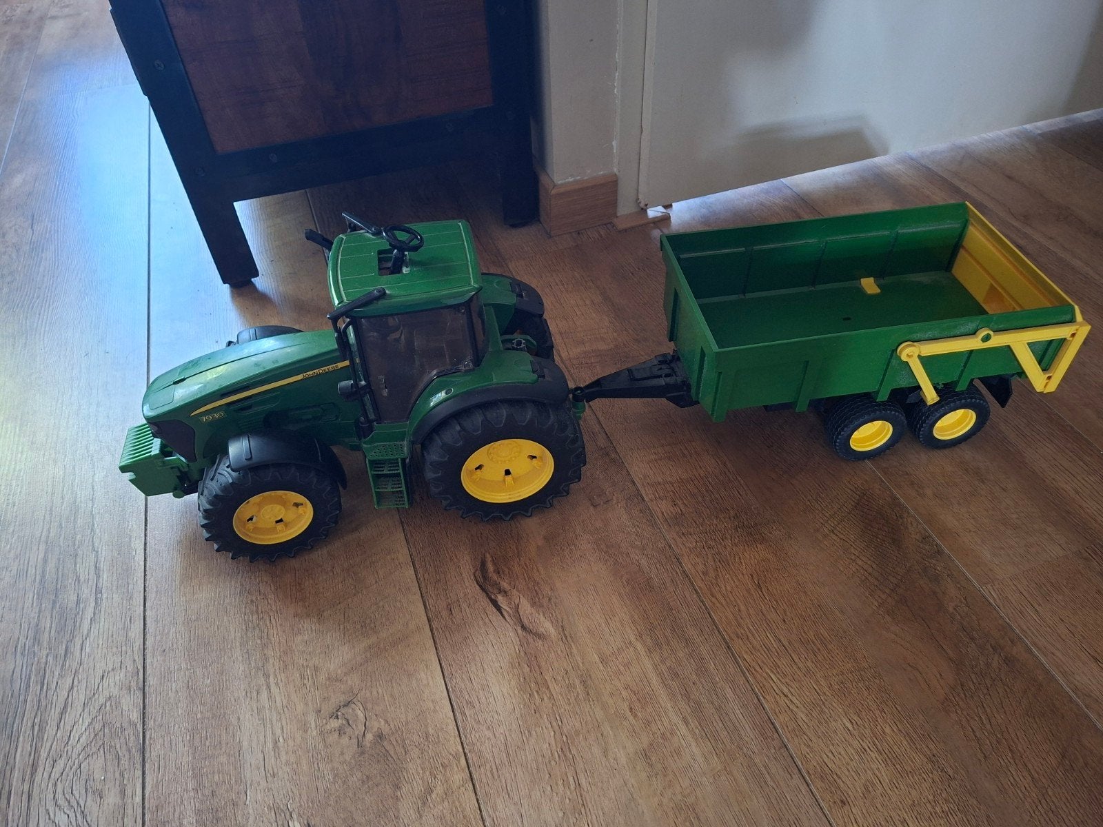 Bruder John Deere tractor met aanhanger, Ophalen of Verzenden, Gebruikt