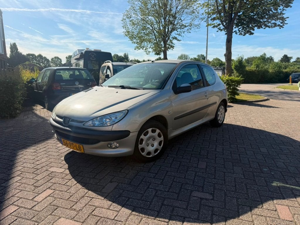 Peugeot 206 1.4 XT Automaat, Auto's, Peugeot, Stof, Zwart, Bedrijf, 1100 kg