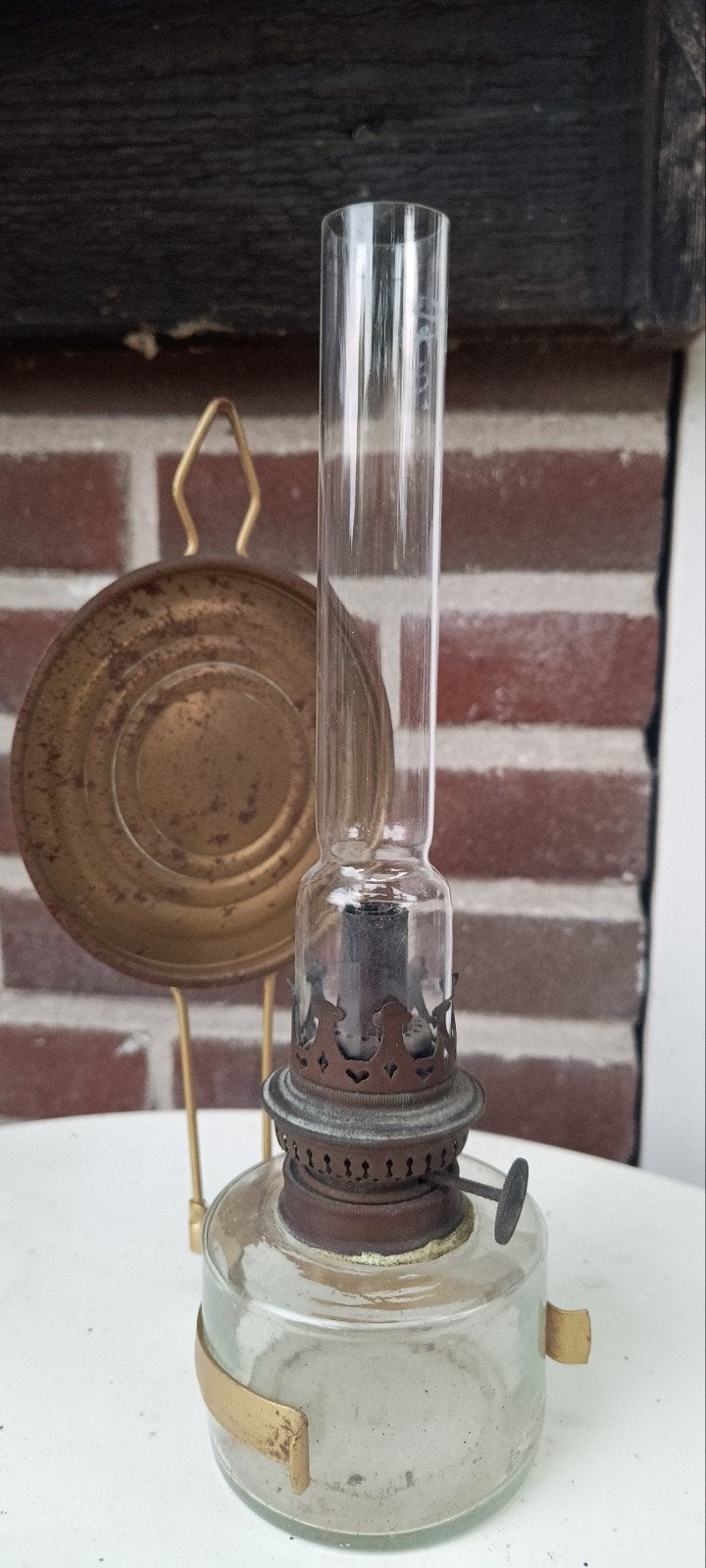 Antieke olielamp met glazen cilinder en metalen houder, Ophalen of Verzenden