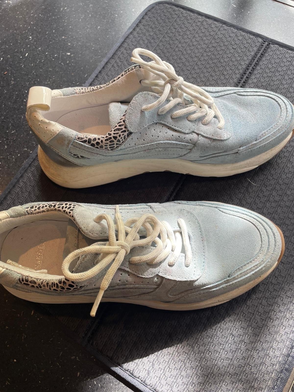 Lichtblauwe sneakers met dierenprint, maat 40, Ophalen of Verzenden, Gedragen, Blauw, Sneakers of Gympen