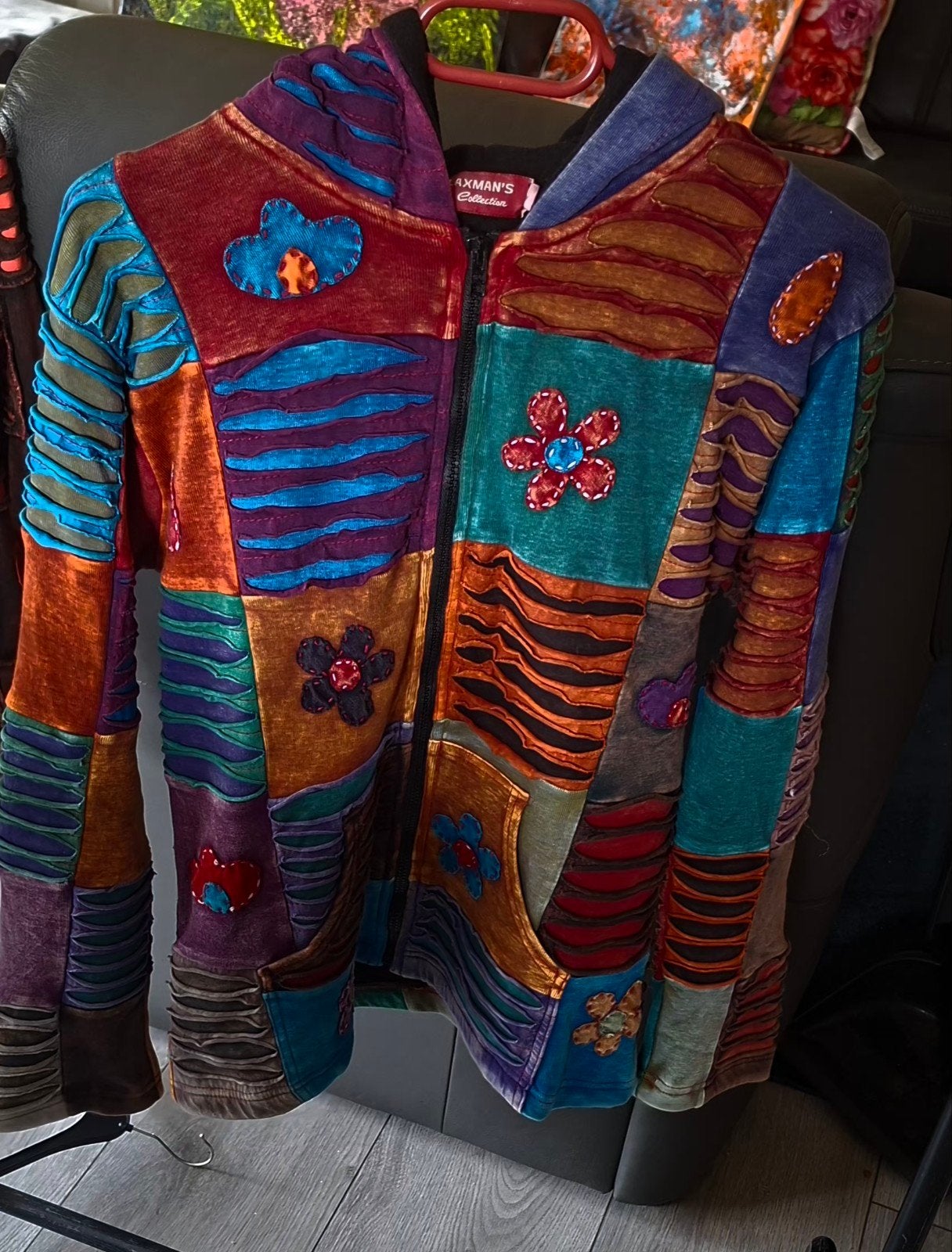 Laxmans Collection damesvest met lange puntmuts - Maat M, Maat 38/40 (M), Laxmans Collection, Zo goed als nieuw, Meerkleurig